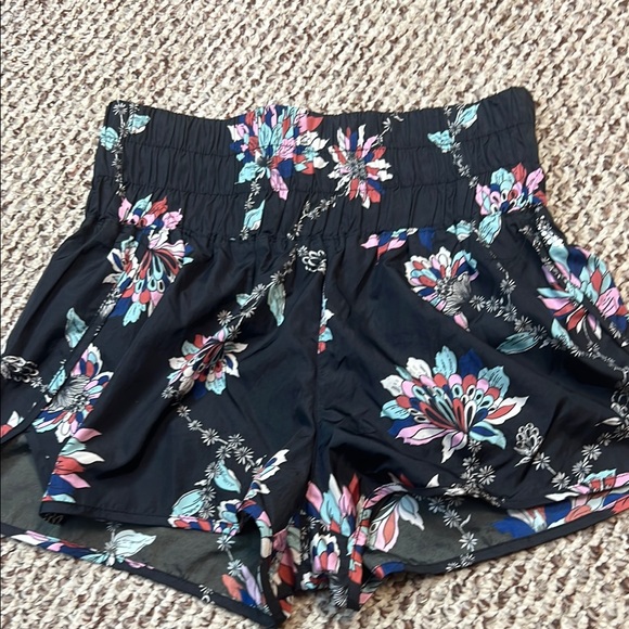 Free People Movement Floral Black‎ Women's Shorts - Picture 5 of 8